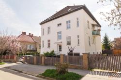 SMRKALOVA I ZDRAHALOVA 47-35