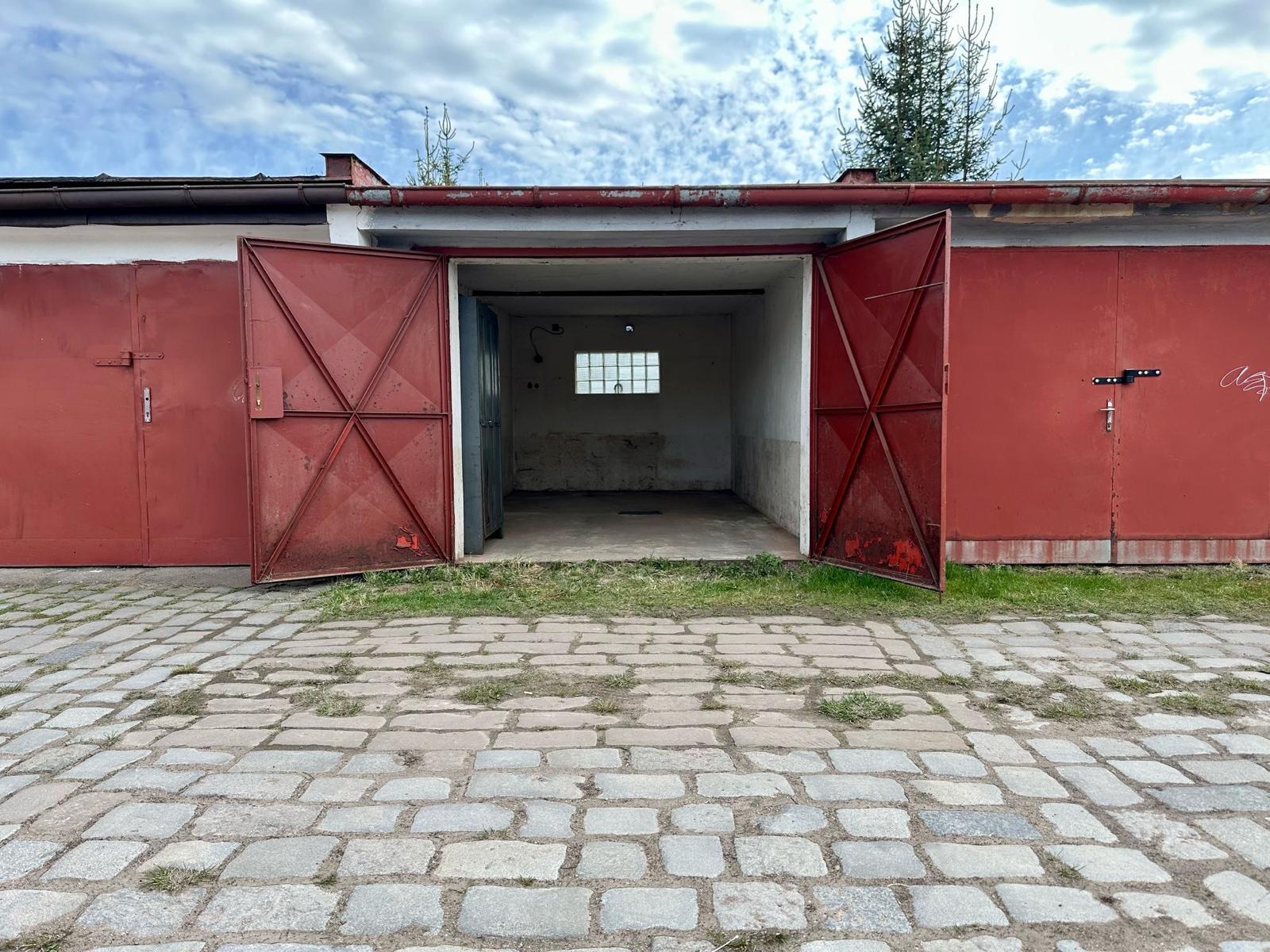 Pronájem , Garáže, 19 m<sup>2</sup>