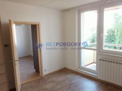 Pokoj s balkonem.