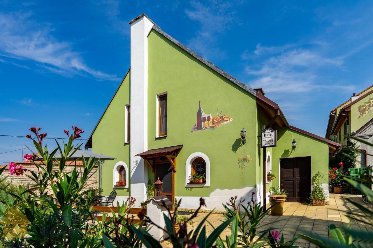 Prodej komerčního objektu, Restaurace, 300 m<sup>2</sup>